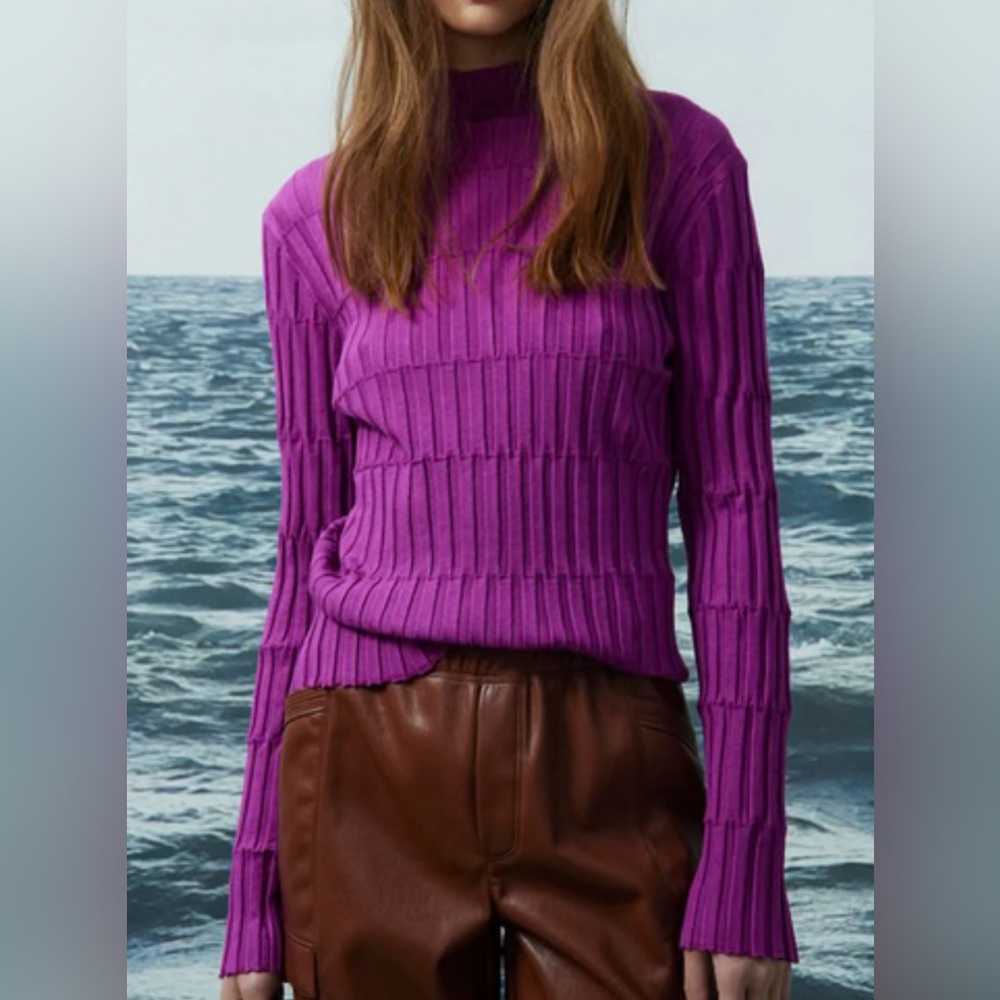 CLEARANCE! 💜 LES COLLECTIONS MAT Purple Mock Neck Ribbed Fitted Sweater